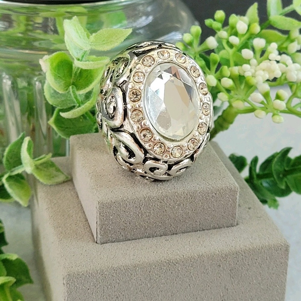 Silver Tone Size 9-12 Stretch Ring Clear Oval Rhinestone Statement   30g